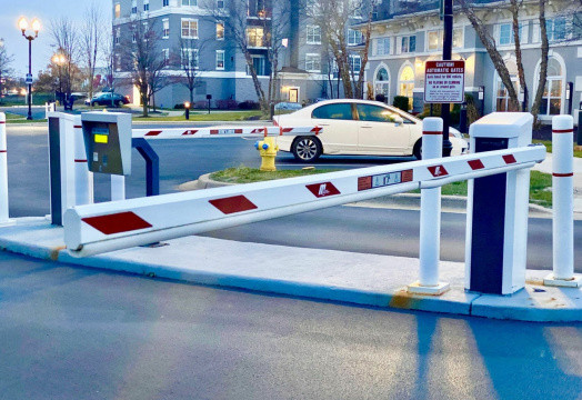 installation de barrière et portail automatique avec système de contrôle d'accès